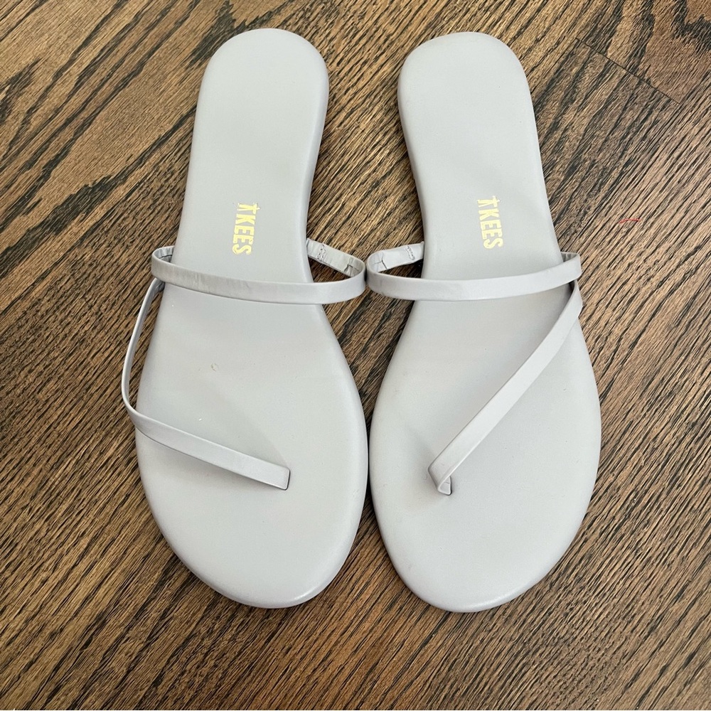 TKEES Sarit  Leather Cross Strap Sandal in Lilac in Size 8